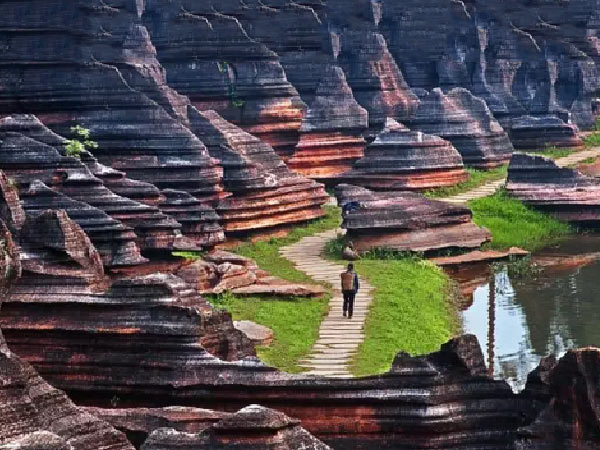 湘西芙蓉鎮(zhèn)、紅石林（坐龍峽、酉水畫廊）高品質(zhì)汽車2日游