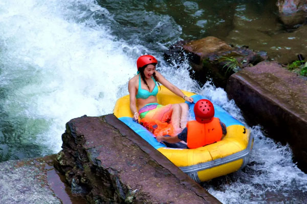 平江石牛寨蟒洞峽谷漂流+玻璃橋景區(qū)2日游 平江石牛寨蟒洞峽谷漂流+玻璃橋景區(qū)2日游