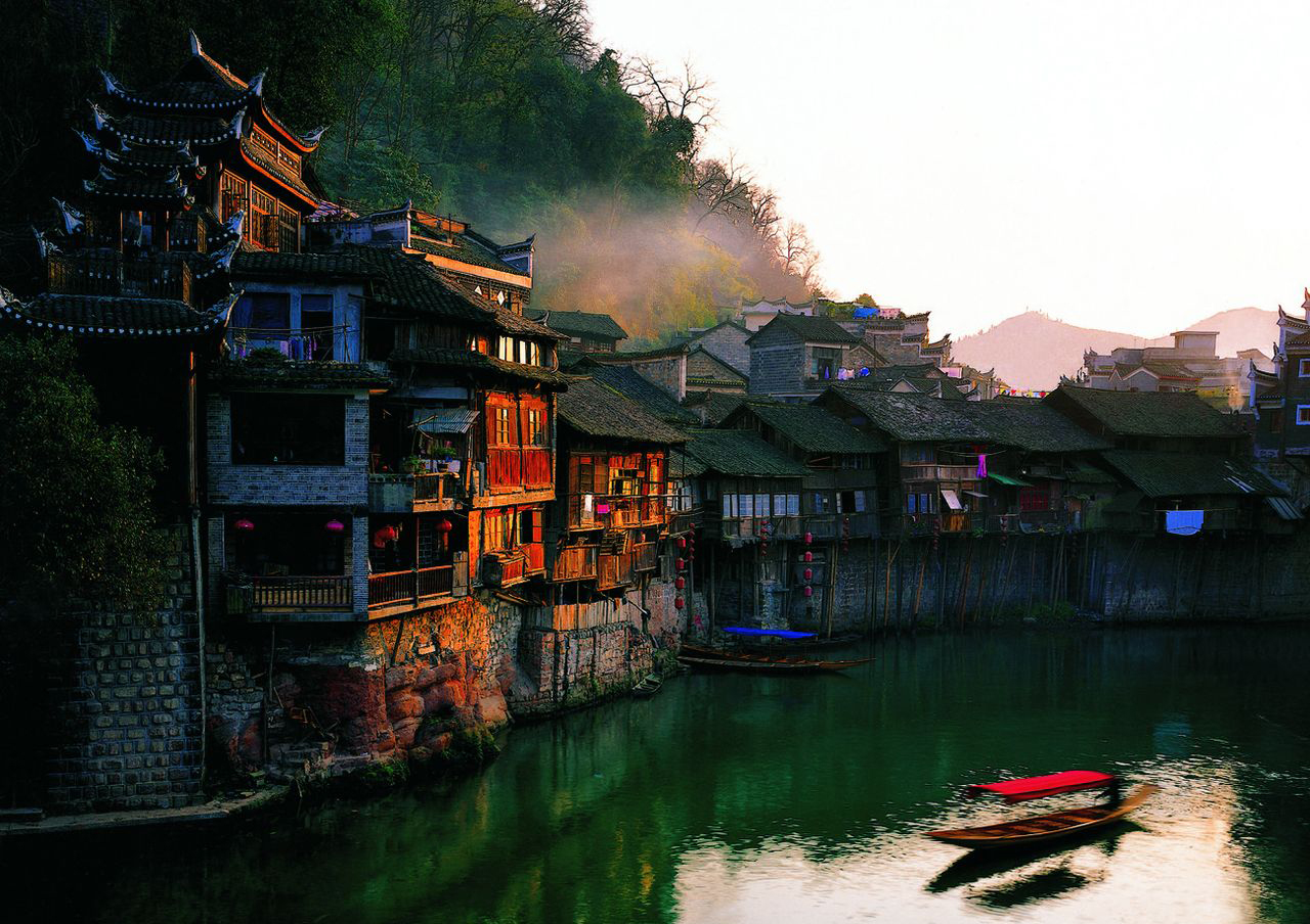 黃龍洞、天門仙山、夯吾苗寨、鳳凰古城“神秘湘西之旅” 品質(zhì)純玩2晚3日游D