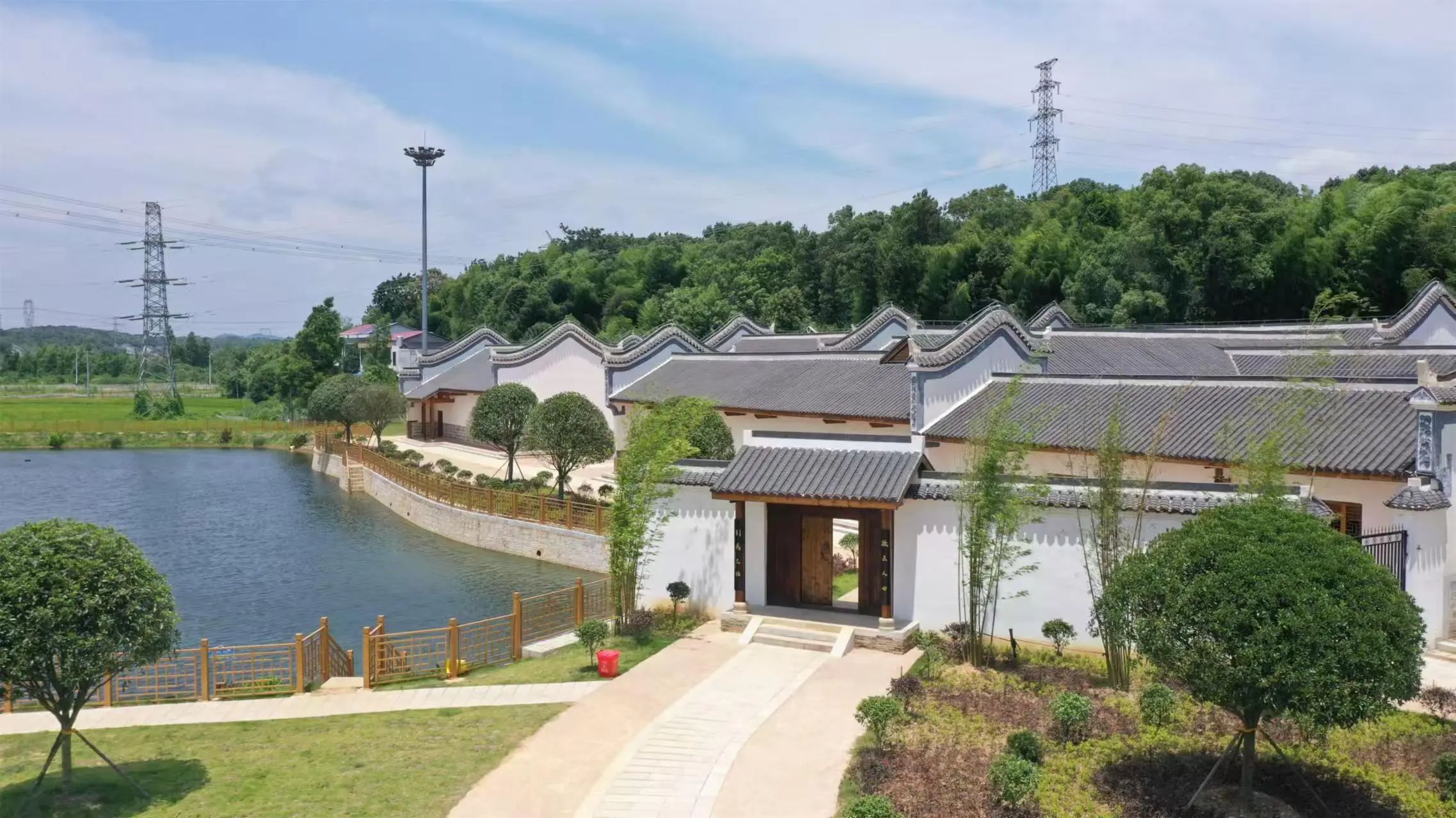 清溪村、天意木國景區(qū)、明清古巷、市博物館、胡林翼故居二日游